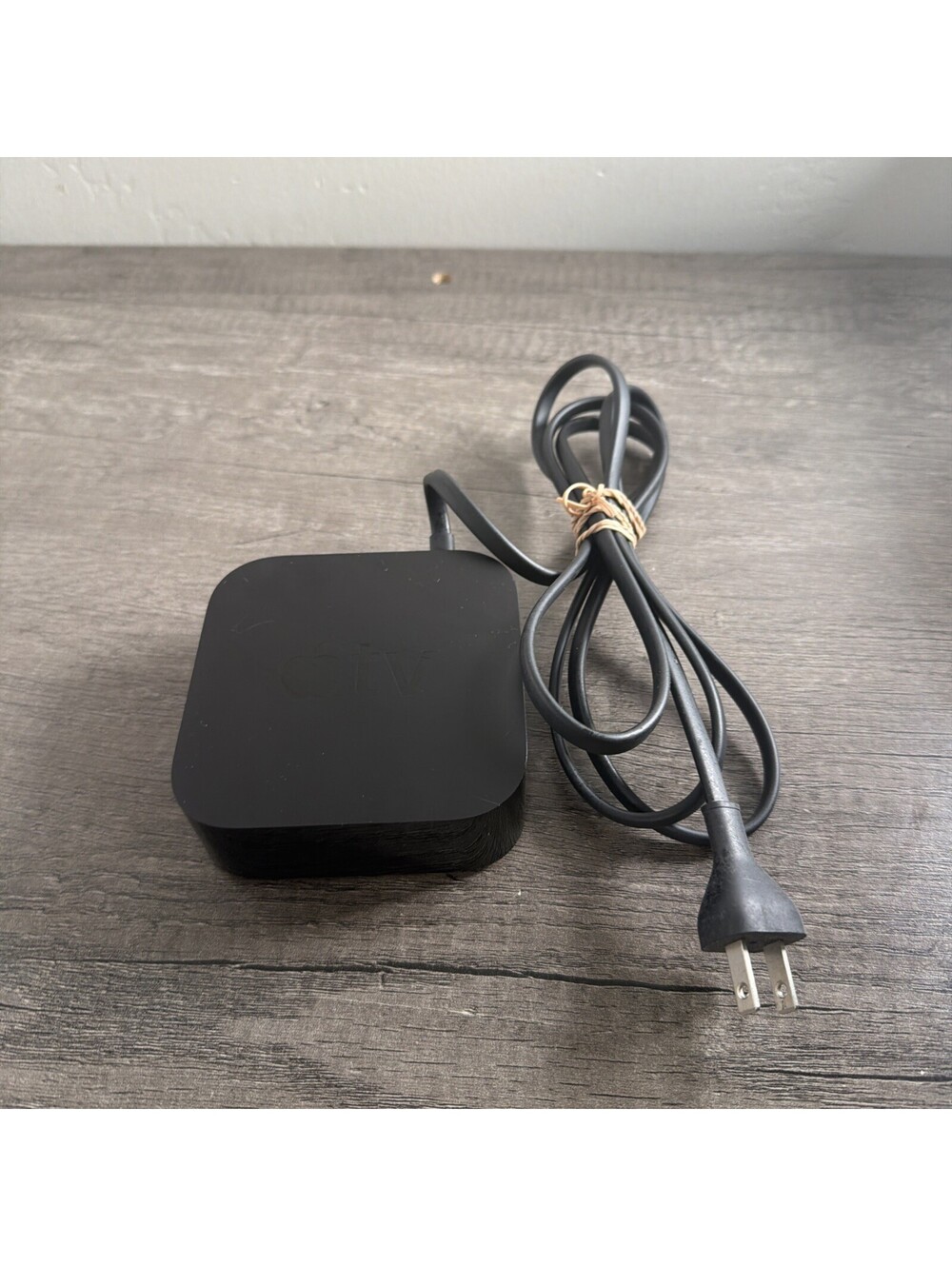Apple TV (1th Generation) 4K 32GB HD Media Streamer W/ Cord, No Remote - A1842